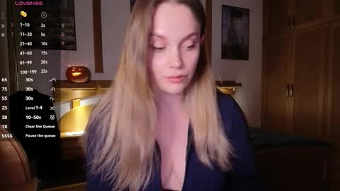 Snapshot of wet_lana chatting on October 18, 7:36 pm Lana online show from October 18, 7:36 pm
