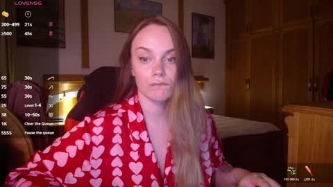 Lana online show from April 5, 6:27 pm