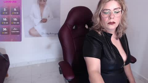 Snapshot of wet_liss chatting on December 23, 10:55 pm Diva online show from December 23, 10:55 pm