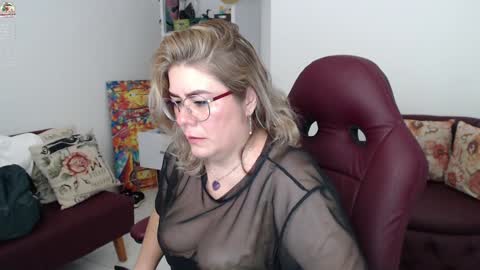 Snapshot of wet_liss chatting on December 27, 2:47 am Diva online show from December 27, 2:47 am