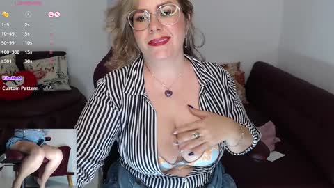 Snapshot of wet_liss chatting on January 9, 2:01 am Diva online show from January 9, 2:01 am