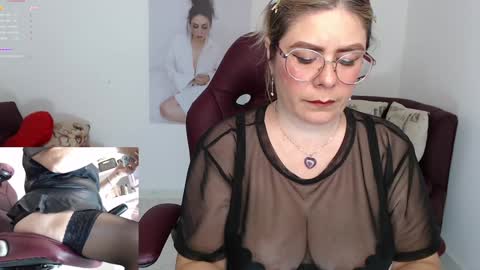 Snapshot of wet_liss chatting on January 12, 12:07 am Diva online show from January 12, 12:07 am
