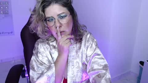 Snapshot of wet_liss chatting on February 15, 2:04 am Diva online show from February 15, 2:04 am