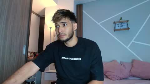 Mia and Dylan online show from November 22, 1:15 am