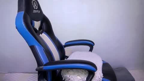 Beatrice Moan from LovenseWet from Tip MenuOpen for Private online show from October 31, 11:06 pm