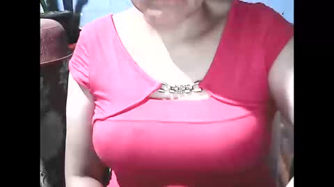 Snapshot of wethornypussy4u chatting on December 18, 5:52 pm wethornypussy4u online show from December 18, 5:52 pm