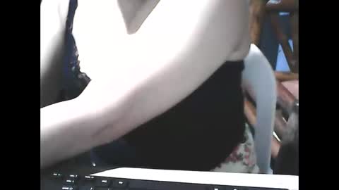 Snapshot of wethornypussy4u chatting on December 22, 1:24 am wethornypussy4u online show from December 22, 1:24 am