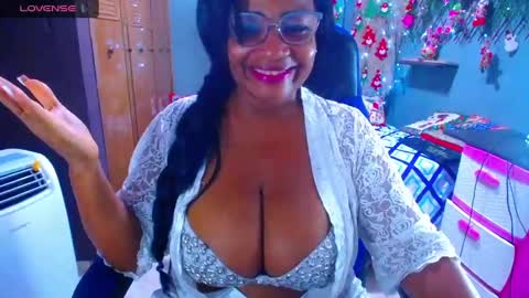 Snapshot of wethotass chatting on December 14, 12:12 pm gina online show from December 14, 12:12 pm