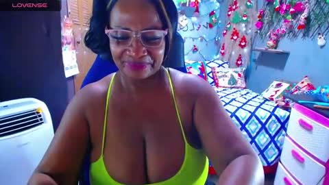 Snapshot of wethotass chatting on December 20, 10:16 am gina online show from December 20, 10:16 am