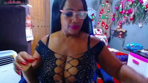 Snapshot of wethotass chatting on December 25, 11:33 am gina online show from December 25, 11:33 am