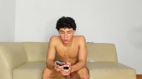 Snapshot of wetting_lust chatting on January 18, 11:00 am --New girls--TamyDark hair girl--Aitana--Mathiasglasses boy--Peter online show from January 18, 11:00 am