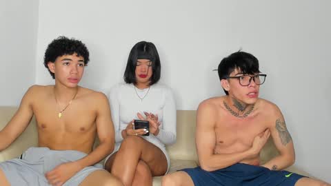 Snapshot of wetting_lust chatting on January 23, 5:13 am --New girls--TamyDark hair girl--Aitana--Mathiasglasses boy--Peter online show from January 23, 5:13 am