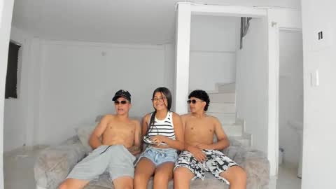 Snapshot of wetting_lust chatting on September 16, 8:32 pm --New girls--TamyDark hair girl--Aitana--Mathiasglasses boy--Peter online show from September 16, 8:32 pm