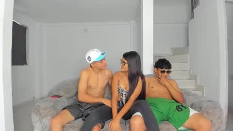 Snapshot of wetting_lust chatting on September 25, 8:34 pm --New girls--TamyDark hair girl--Aitana--Mathiasglasses boy--Peter online show from September 25, 8:34 pm