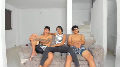 Snapshot of wetting_lust chatting on October 1, 9:43 pm --New girls--TamyDark hair girl--Aitana--Mathiasglasses boy--Peter online show from October 1, 9:43 pm