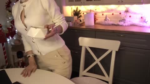 Victoria Maria online show from December 29, 6:49 pm