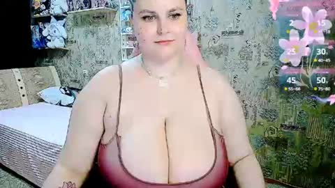 whisperinthedarkk online show from July 29, 8:40 pm