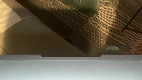 Snapshot of white_bubble chatting on March 21, 8:12 pm white_bubble online show from March 21, 8:12 pm