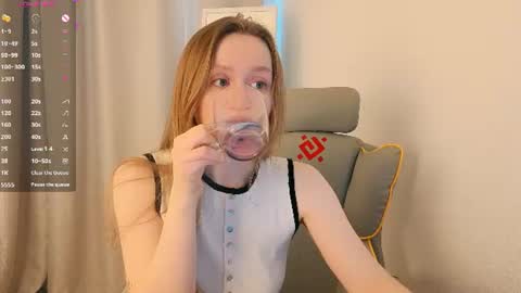 Snapshot of white_bueno chatting on July 9, 5:22 am white_bueno online show from July 9, 5:22 am