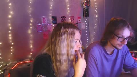 Melania and Mikey online show from April 14, 3:07 pm