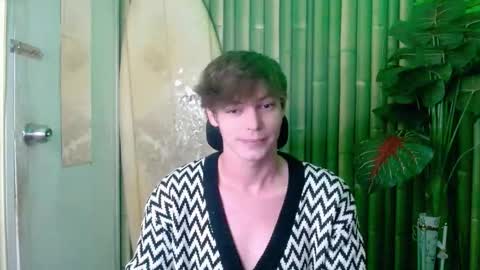 Snapshot of whiteboyinasia chatting on October 19, 11:00 am Christian online show from October 19, 11:00 am