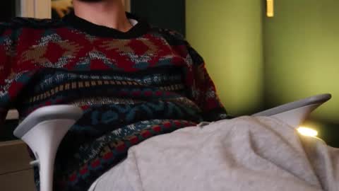 whiteeuropaboy online show from December 13, 11:43 pm