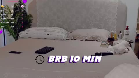 Snapshot of whitehelenn chatting on February 9, 6:12 pm whitehelenn online show from February 9, 6:12 pm