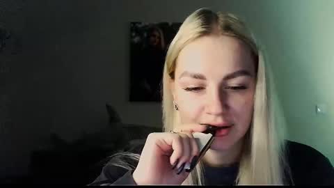 Snapshot of whitehex666 chatting on December 3, 4:49 pm whitehex666 online show from December 3, 4:49 pm