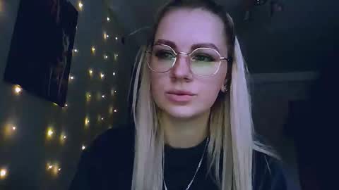 Snapshot of whitehex666 chatting on January 7, 10:51 am whitehex666 online show from January 7, 10:51 am