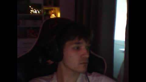 Snapshot of whitekingg chatting on November 24, 12:05 pm whitekingg online show from November 24, 12:05 pm