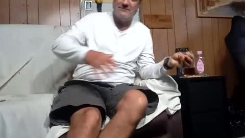 Snapshot of whitelion67 chatting on May 28, 8:17 pm whitelion67 online show from May 28, 8:17 pm
