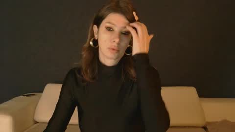 White Queen online show from November 30, 8:18 am