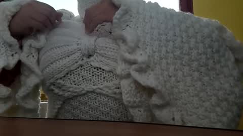 whitesweater online show from October 21, 6:03 am