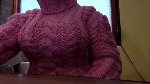 whitesweater online show from December 3, 7:27 am