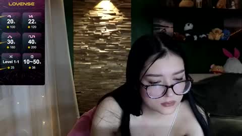 Snapshot of whitney311_ chatting on February 19, 3:19 pm whitney311_ online show from February 19, 3:19 pm