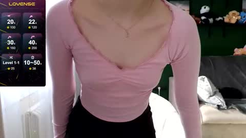 Snapshot of whitney311_ chatting on February 25, 7:18 am whitney311_ online show from February 25, 7:18 am