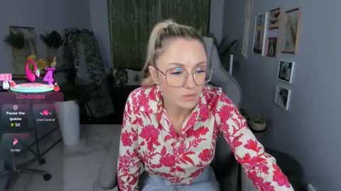 whitneypunnch online show from March 23, 2:32 pm