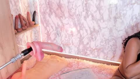 Snapshot of whitneyyfox chatting on January 15, 10:24 pm whitneyyfox online show from January 15, 10:24 pm