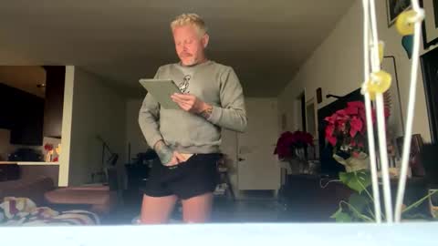 Snapshot of whoawerowhoa chatting on November 23, 3:23 pm whoawerowhoa online show from November 23, 3:23 pm