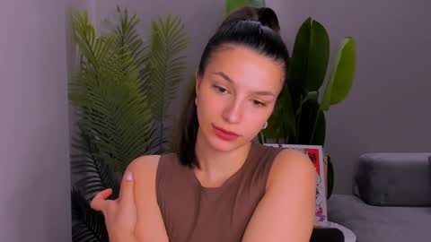 whoislulu online show from December 3, 5:45 pm