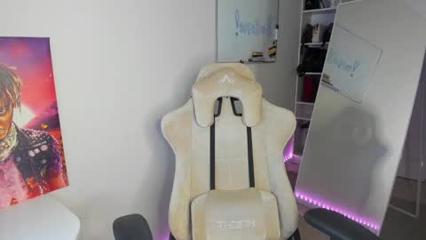 Snapshot of whole_eternity chatting on January 24, 4:27 am Abby online show from January 24, 4:27 am