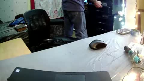 Snapshot of wichitawes chatting on November 16, 9:15 am Wichita Wes online show from November 16, 9:15 am