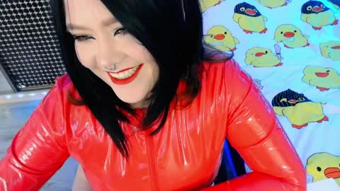 Laura  online show from April 9, 7:30 pm