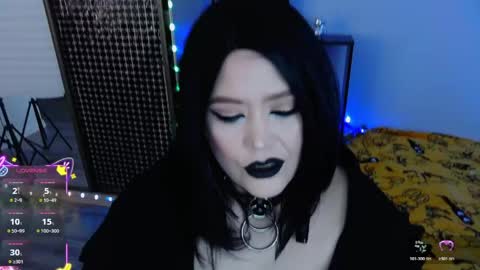Laura  online show from April 18, 3:16 pm
