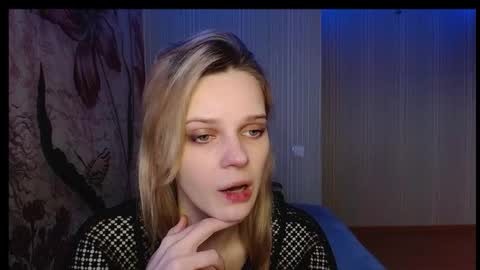 Snapshot of wicky_hey chatting on November 27, 6:43 pm Victoria online show from November 27, 6:43 pm