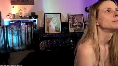 Snapshot of widthofapeach chatting on January 25, 4:13 am Gretchen Jimmy online show from January 25, 4:13 am