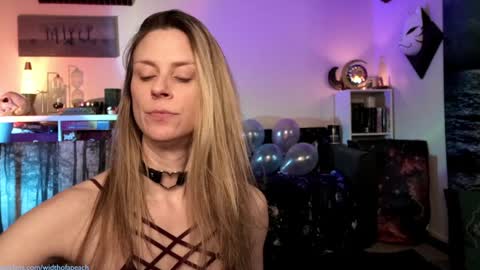Snapshot of widthofapeach chatting on January 27, 1:37 am Gretchen Jimmy online show from January 27, 1:37 am