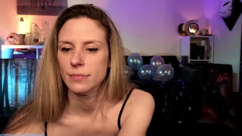Snapshot of widthofapeach chatting on January 28, 3:15 am Gretchen Jimmy online show from January 28, 3:15 am