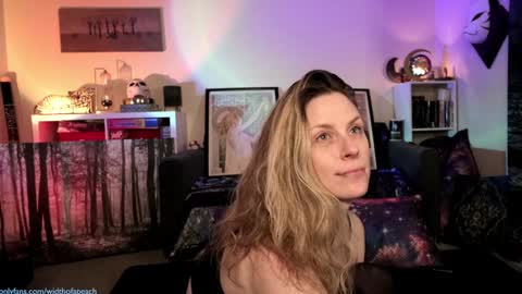 Snapshot of widthofapeach chatting on February 4, 5:21 am Gretchen Jimmy online show from February 4, 5:21 am