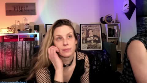 Snapshot of widthofapeach chatting on February 6, 6:18 am Gretchen Jimmy online show from February 6, 6:18 am